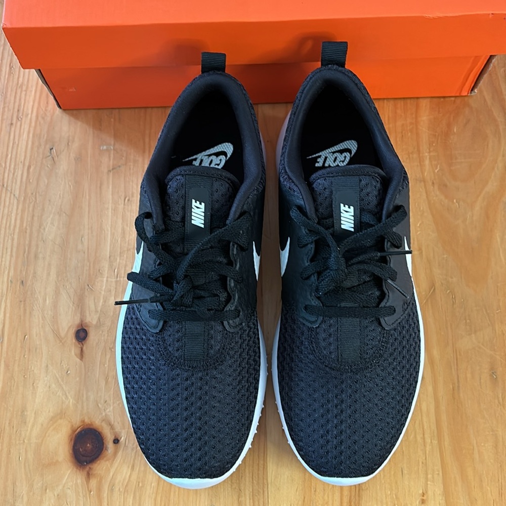 Nike Women’s Black and White Athletic Running Shoes - Picture 8 of 16